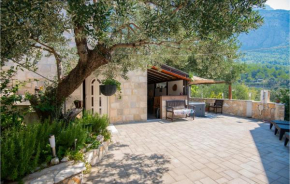 Beautiful Home In Makarska With Kitchen